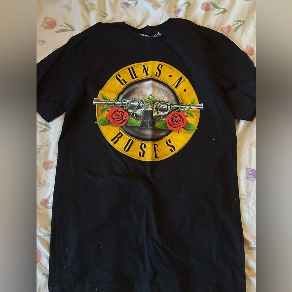 guns n’ roses black t-shirt